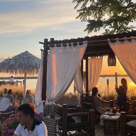 Apartment Jody Bibione, Poolside With Garden