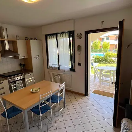 Appartement Jody Bibione, Poolside With Garden Bibione
