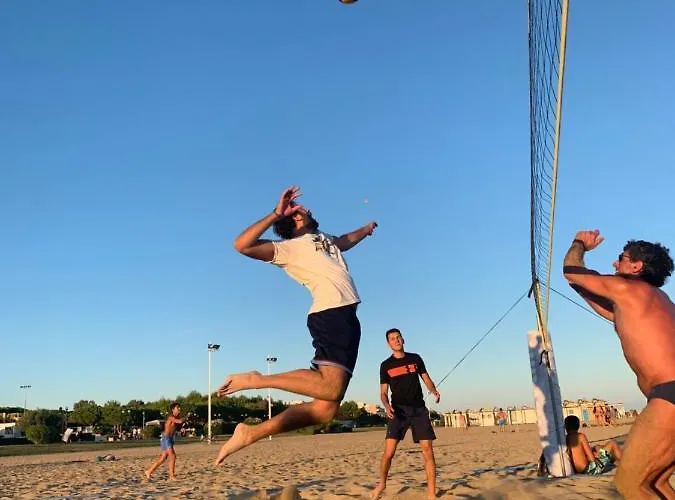 Jody Bibione, Poolside With Garden Апартаменты