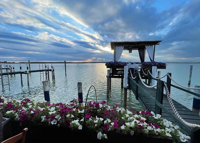 Jody Bibione, Poolside With Garden * 비비오네