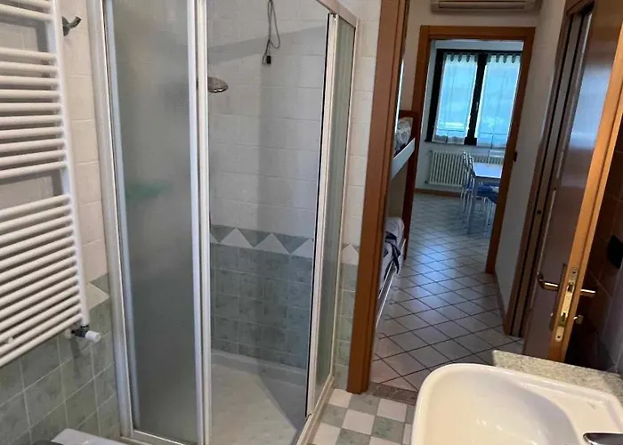 아파트 Jody Bibione, Poolside With Garden 비비오네