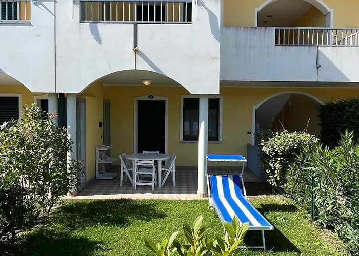 Jody Bibione, Poolside With Garden * Bibione